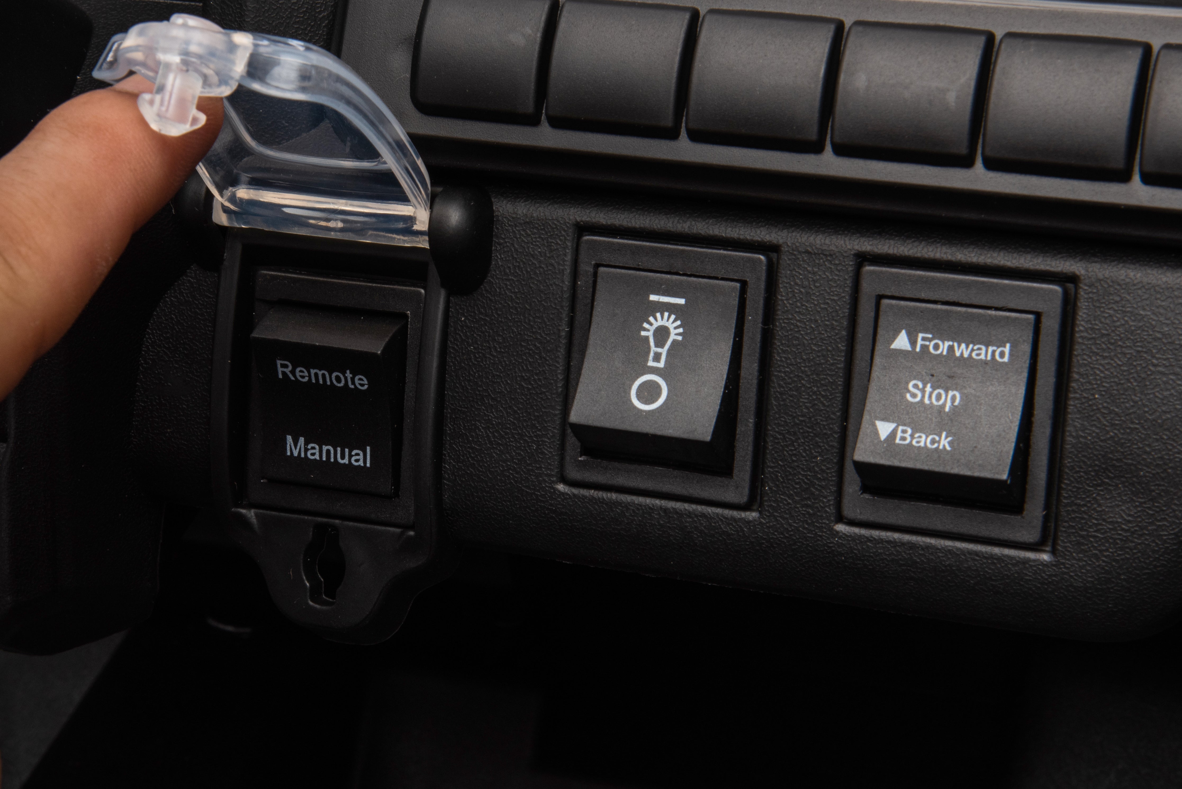 2026 24V Can Am Maverick 4X4 1 Seater UTV Kids Electric Ride On with Remote Control