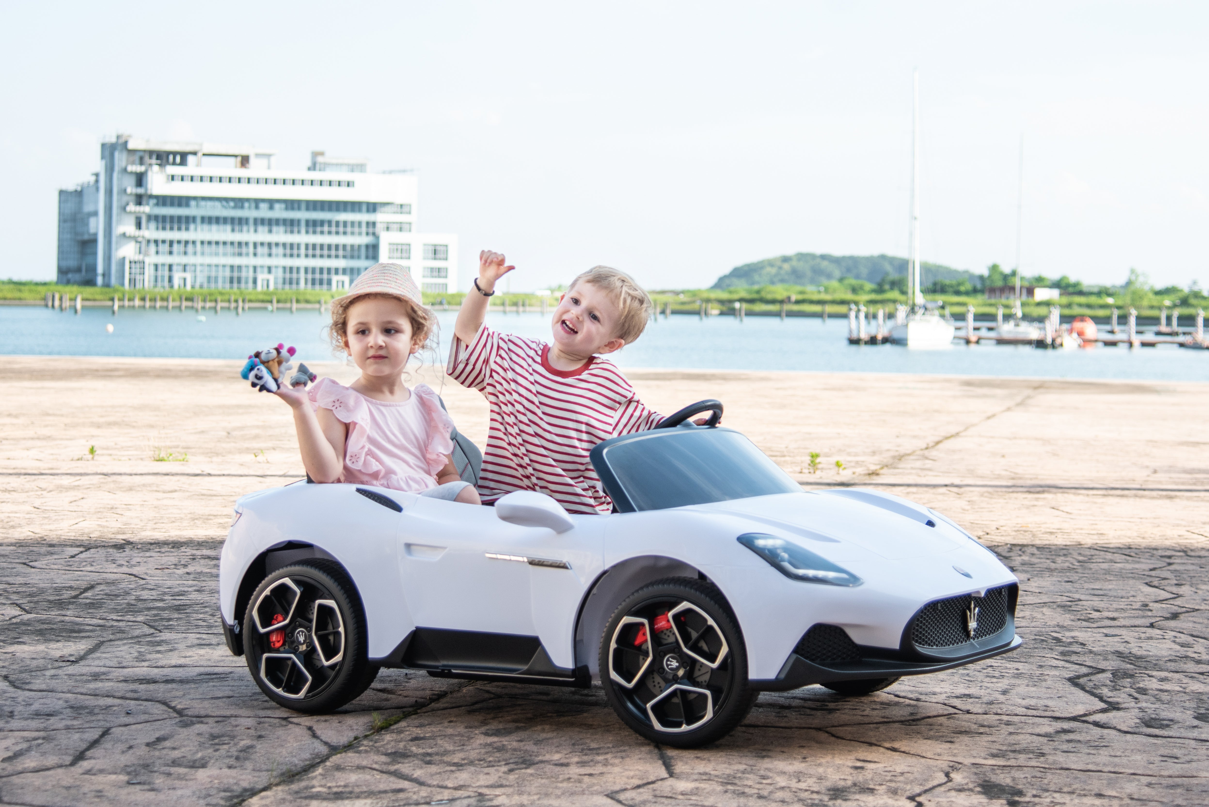 2025 24V Maserati MC20 4X4 2 Seater DELUXE Kids Ride On Car