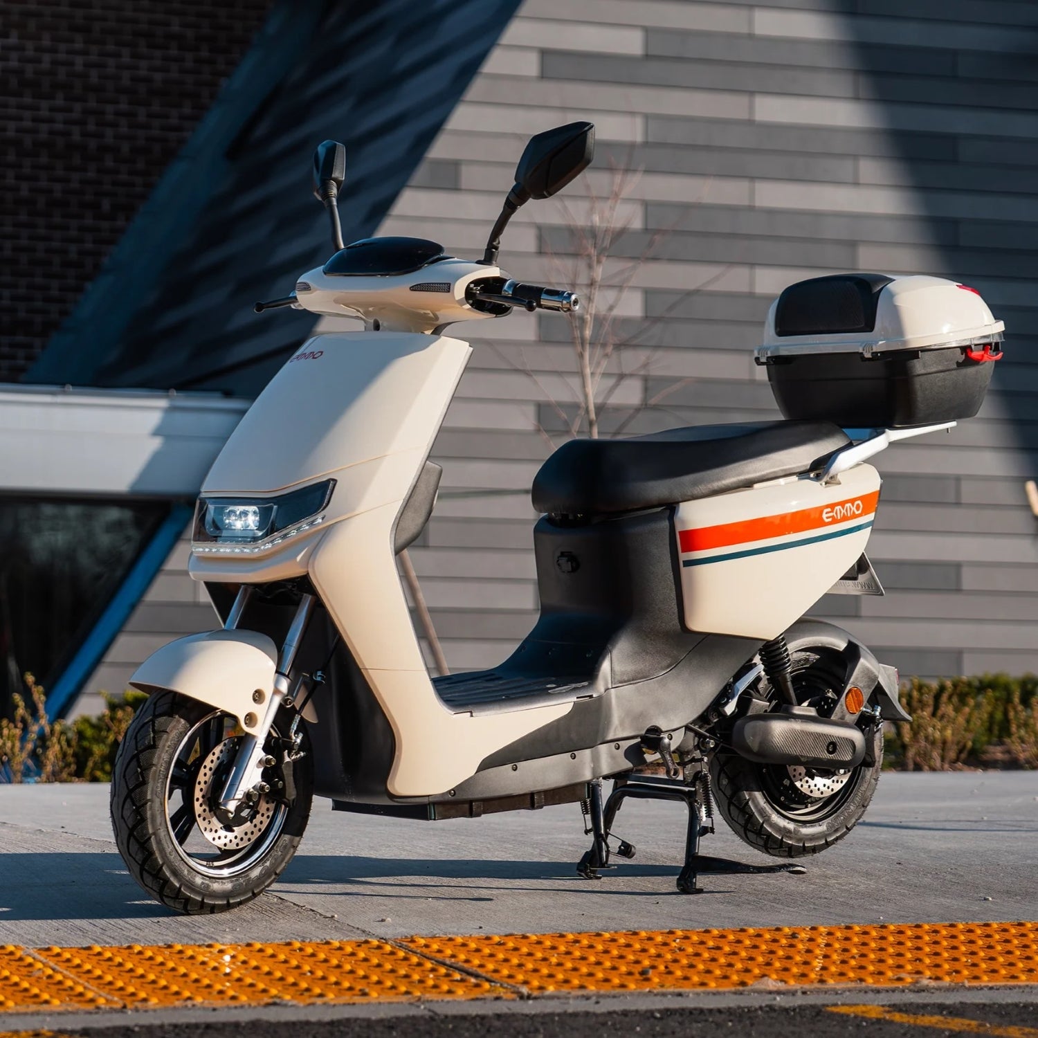 EMMO Zoomi Electric Scooter - Moped Style ebike - 72V QS Motor - Large Storage
